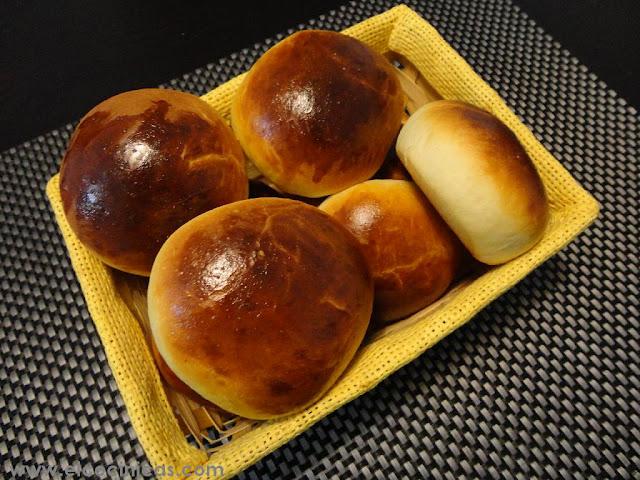 Pan de leche. Bollos de leche