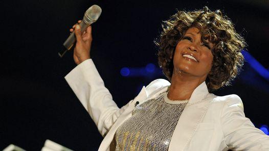 Whitney Houston y una de sus últimas presentaciones en televisión en 2009.