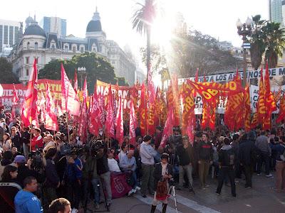 Masivo acto del Frente de Izquierda y de los Trabajadores en la Plaza de Mayo