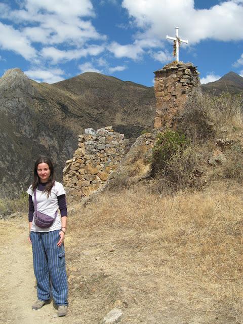 CAMINANDO HACIA UN PUEBLO FANTASMA: HUAQUIS