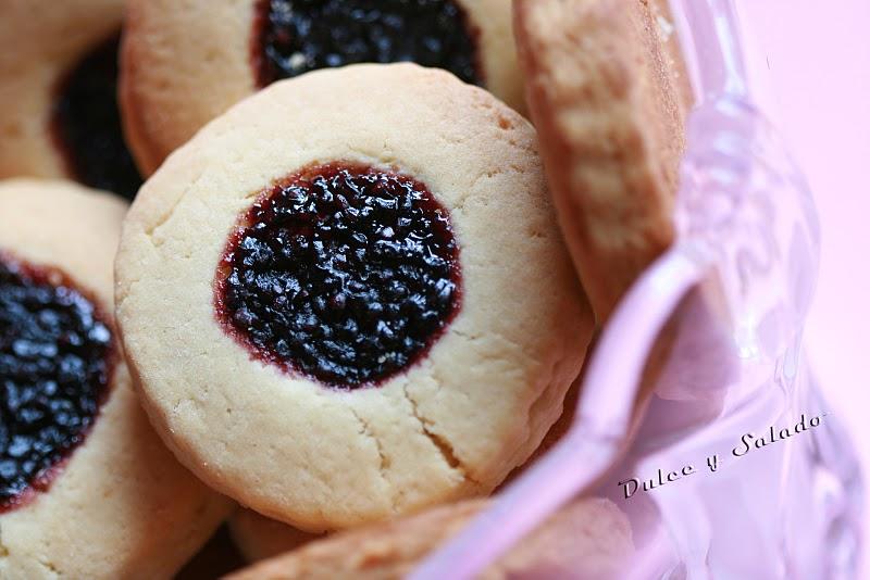 GALLETAS CON MERMELADA DE MORAS