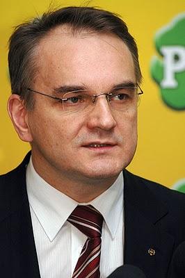 Uno de los socios del gobierno polaco designa candidato presidencial al viceprimer ministro Waldemar Pawlak