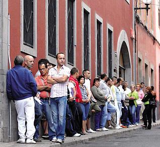 El paro hace que aumente la búsqueda de empleos en ONG, inmigrantes uno de los sectores más afectados El paro hace que aumente la búsqueda de empleos en ONG, inmigrantes uno de los sectores más afectados
