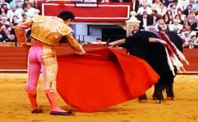 SEVILLA: DECEPCIONANTE MANO A MANO DE PERERA Y LUQUE CON LOS FUENTE YMBRO SEVILLA: DECEPCIONANTE MANO A MANO DE PERERA Y LUQUE CON LOS FUENTE YMBRO