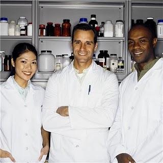 Los médicos tienen que dar ejemplo para ayudar a dejar de fumar con éxito a sus pacientes Los médicos tienen que dar ejemplo para ayudar a dejar de fumar con éxito a sus pacientes