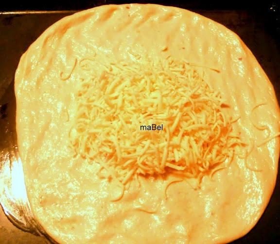 Pizza dorada con masa de patatas Pizza dorada con masa de patatas