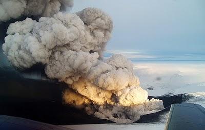 LA NUBE DEL VOLCÁN LA NUBE DEL VOLCÁN
