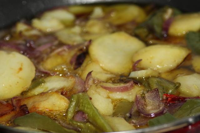 Conejo con patatas a lo pobre Image Hosted by ImageShack.us