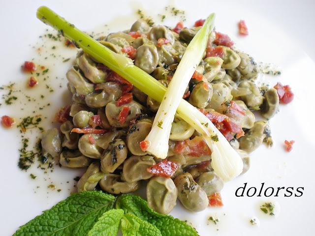 Habas baby salteadas con jamón y ajo tierno confitado Habas baby salteadas con jamón y ajo tierno confitado
