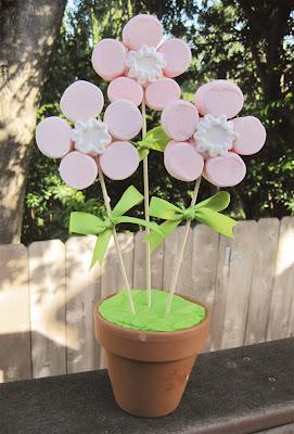 Brochetas de chuches: Tutorial flores rosas de nubes