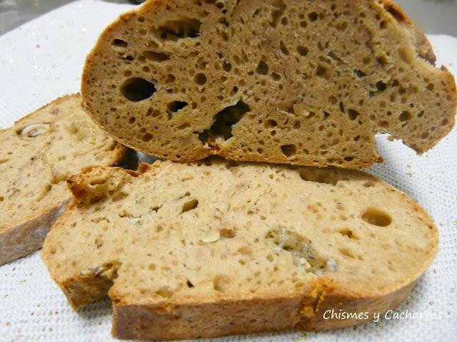 Pan de centeno con queso de Valdeón. Pan de centeno con queso de Valdeón.