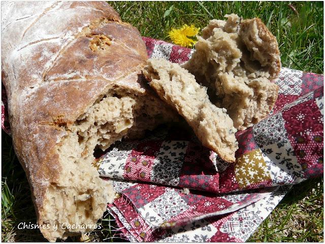Pan de centeno con queso de Valdeón. Pan de centeno con queso de Valdeón.