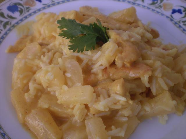 DONBURI DE POLLO, PIÑA Y CURRY DONBURI DE POLLO, PIÑA Y CURRY