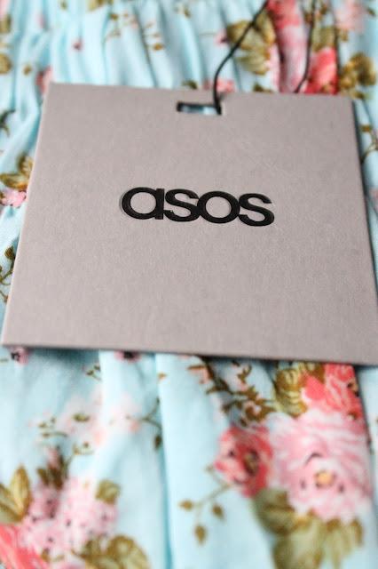 Compras en Asos- Falda floral, la primera prenda de primavera. Compras en Asos- Falda floral, la primera prenda de primavera.