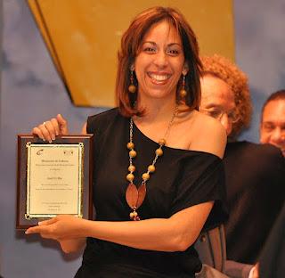 Jael Uribe recibe placa en clausura de XV Feria del Libro Jael Uribe recibe placa en clausura de XV Feria del Libro