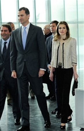 El look de Dña. Letizia en la inauguración del MUNCYT en La Coruña