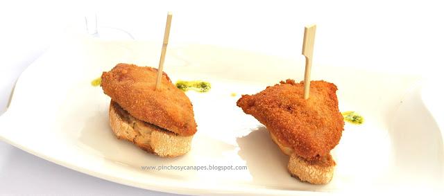 PIMIENTOS DEL PIQUILLO RELLENOS DE QUESO DE CABRA Y JAMÓN PIMIENTOS DEL PIQUILLO RELLENOS DE QUESO DE CABRA Y JAMÓN