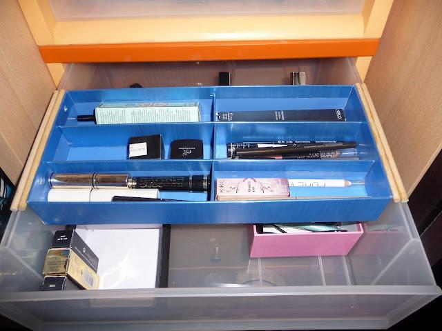 DIY/MANUALIDAD II: ORGANIZADOR DE MAQUILLAJE ></div> CAJÓN-CORREDERA CON SEPARADORES