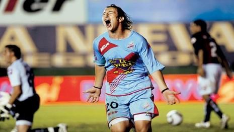 Nicolas Aguirre Asistencias: Nicolás Aguirre hizo sufrir al Rojo