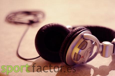 escucha_musica_al_entrenar 12 consejos para mejorar en la sala de pesas