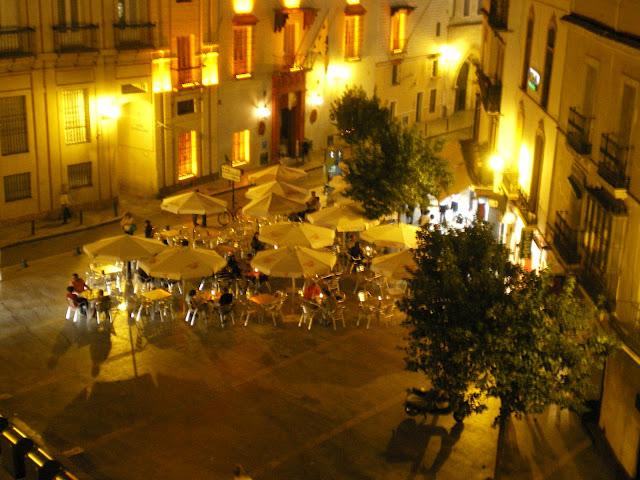 SEVILLA EN PRIMAVERA. Un par de restaurantes y algo mas....