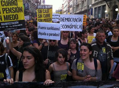 Bankia es asistida artificialmente, mientras sigue creciendo la generación perdida y Sol revienta en plena noche. Bankia es asistida artificialmente, mientras sigue creciendo la generación perdida y Sol revienta en plena noche.