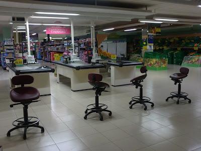 ESAS PEQUEÑAS COSAS QUE SE QUEJAN ESAS PEQUEÑAS COSAS QUE SE QUEJAN