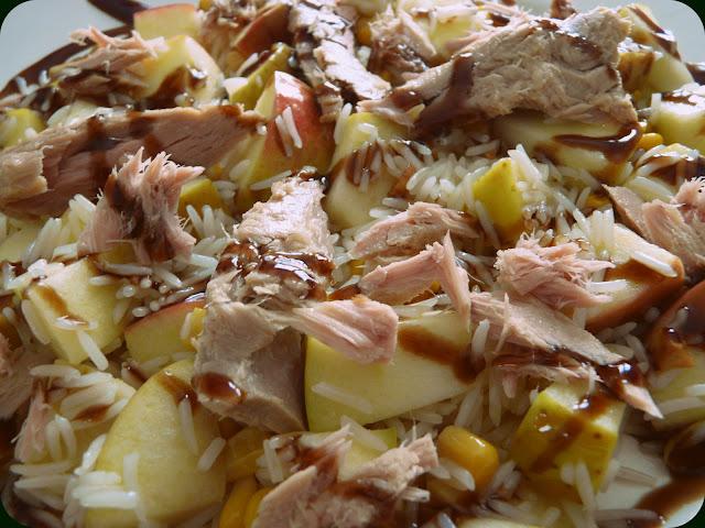 Ensalada templada de Arroz con Manzana, Maíz y Atún. Ensalada templada de Arroz con Manzana, Maíz y Atún.