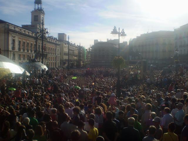15 M Y ARMAS DE DESTRUCCIÓN MASIVA (15.05.2012) 15 M Y ARMAS DE DESTRUCCIÓN MASIVA (15.05.2012)
