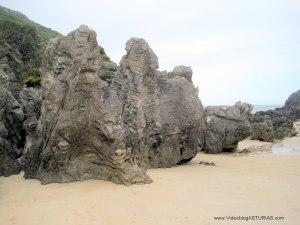 Playa de Xiglú: Curiosas rocas
