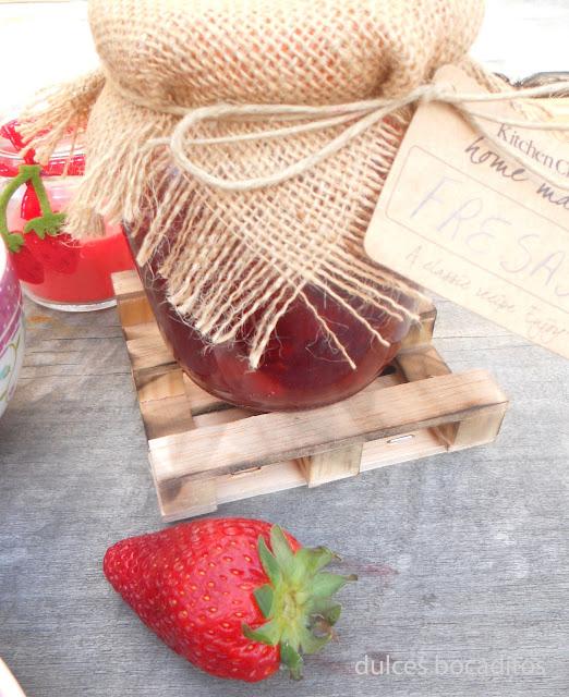 MERMELADA CASERA DE FRESA Y VAINILLA MERMELADA CASERA DE FRESA Y VAINILLA