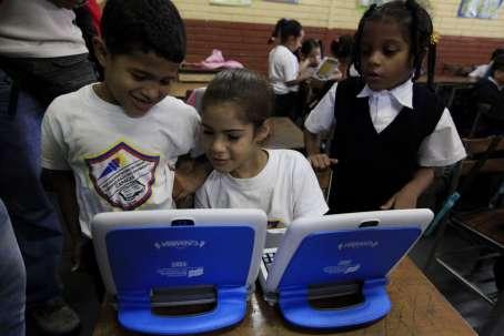 Alumnos de colegio en Maripérez reciben Canaima 1 millón 600 mil Alumnos de colegio en Maripérez reciben Canaima 1 millón 600 mil