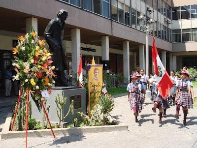 TRAS LAS PASOS DE CESAR VALLEJO EN PARIS: INTRODUCCION TRAS LAS PASOS DE CESAR VALLEJO EN PARIS: INTRODUCCION