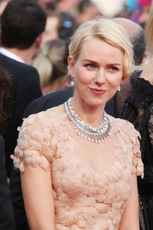 Naomi Watts, una mujer cisne sobre la alfombra roja de Cannes