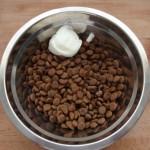 PetFoodYogur Los 7 trucos para que tu perro se coma las bolitas