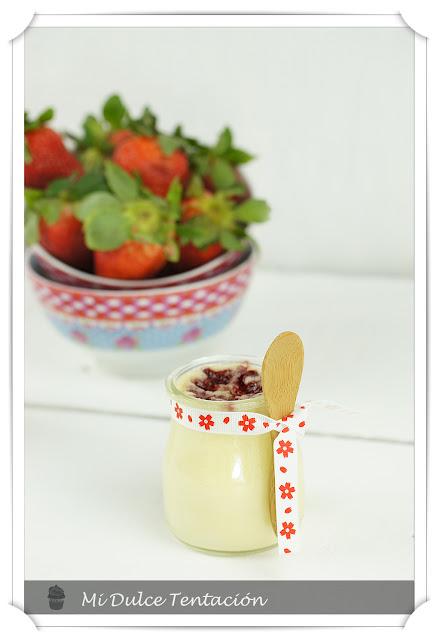 Tarta de Queso en Vaso con Espirales de Fresas Tarta de Queso en Vaso con Espirales de Fresas