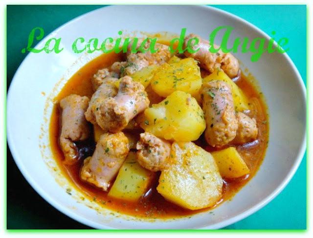 GUISO DE PATATAS Y SALCHICHAS FRESCAS GUISO DE PATATAS Y SALCHICHAS FRESCAS