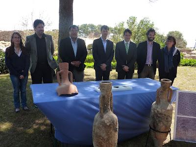 UN TAPÓN DE CORCHO DE 2000 AÑOS, RECUPERADO DEL FONDO MARINO, CONSERVA TODAS SUS PROPIEDADES UN TAPÓN DE CORCHO DE 2000 AÑOS, RECUPERADO DEL FONDO MARINO, CONSERVA TODAS SUS PROPIEDADES