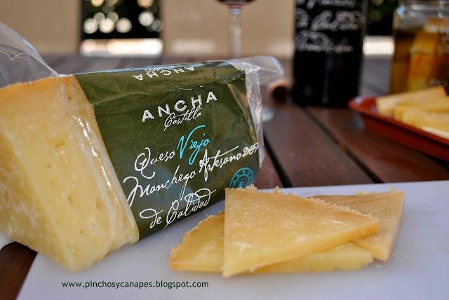 ENSALADA DE NUECES, MANZANA, DÁTILES Y QUESO MANCHEGO. ENSALADA DE NUECES, MANZANA, DÁTILES Y QUESO MANCHEGO.