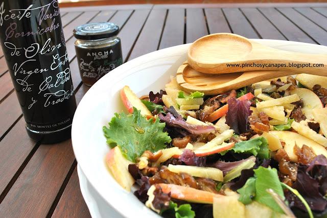 ENSALADA DE NUECES, MANZANA, DÁTILES Y QUESO MANCHEGO. ENSALADA DE NUECES, MANZANA, DÁTILES Y QUESO MANCHEGO.