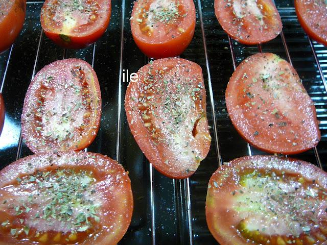 Tomates secos con aceite, ajo y orégano