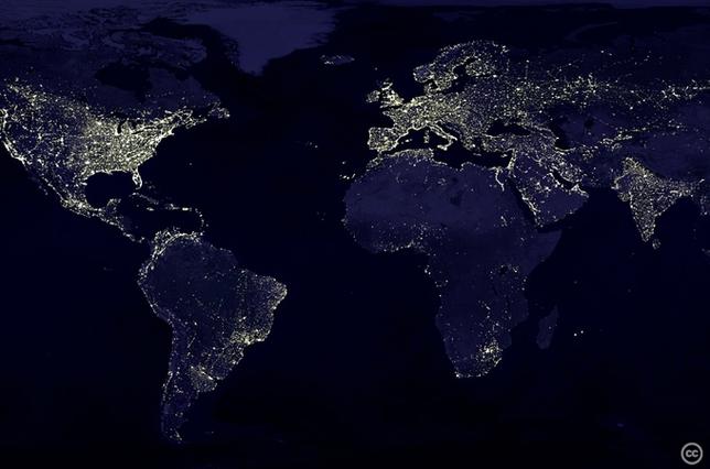 4 Earth night africa center nasa.jpg.644x0 q100 crop smart Cómo Podemos Erradicar la Pobreza Energética y Conseguir Energía Sostenible para Todos  