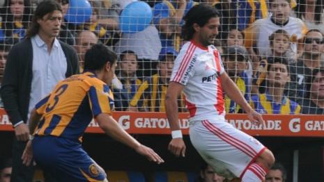Chori Domínguez River en la B: El Chori, el más destacado en un pobre empate