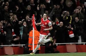 jugador-Arsenal-Robin-van-Persie-celebra-despues-anotar-gol-empate Van Persie