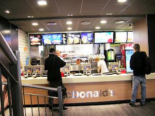 McDonal's en el centro de Oslo, Noruega Viaje a Oslo, Noruega (II)