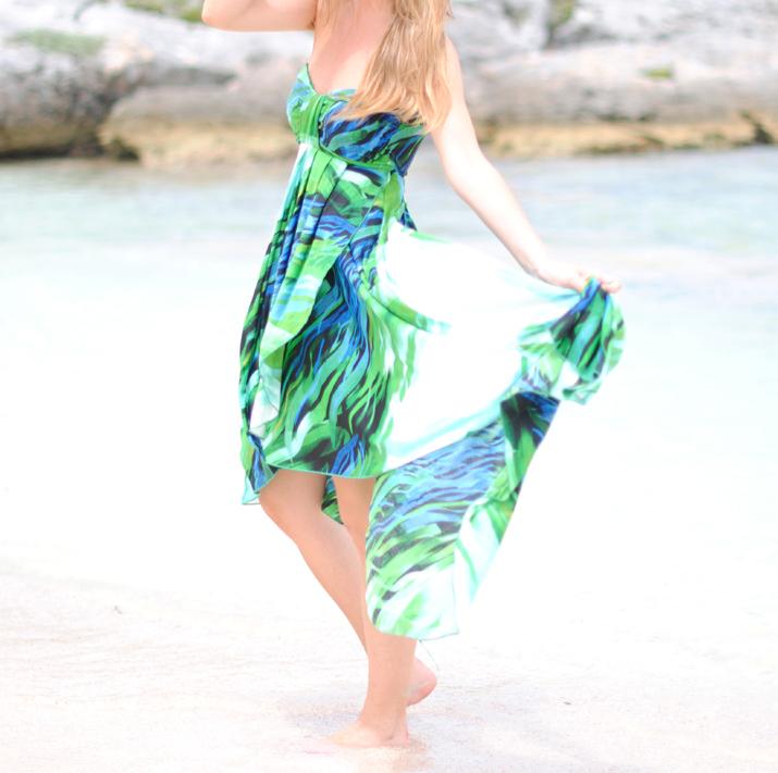 Vestido asimétrico blog moda Vestido asimétrico estampado en el blog de moda de Mónica Sors. Fotos tomadas en Cancún, México