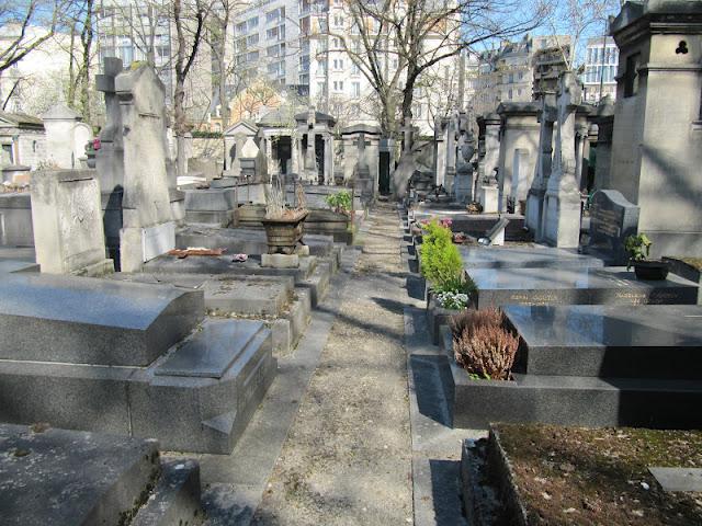 EN EL CEMENTERIO DE MONTPARNASSE EN EL CEMENTERIO DE MONTPARNASSE