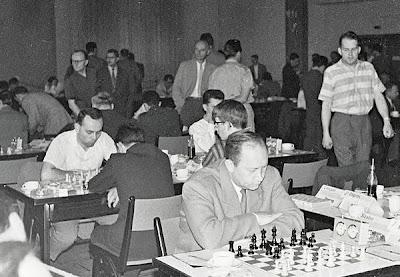 Sala de juego de la final de la II Copa de Europa de Ajedrez 1961 (con Portisch, Szabo y Unzicker)