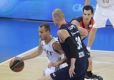 Velickovic y Sergio Rodríguez fuerzan el quinto partido para el Madrid (66-76)