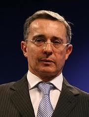 Alvaro Uribe desesperado por reconquistar el poder en Colombia.